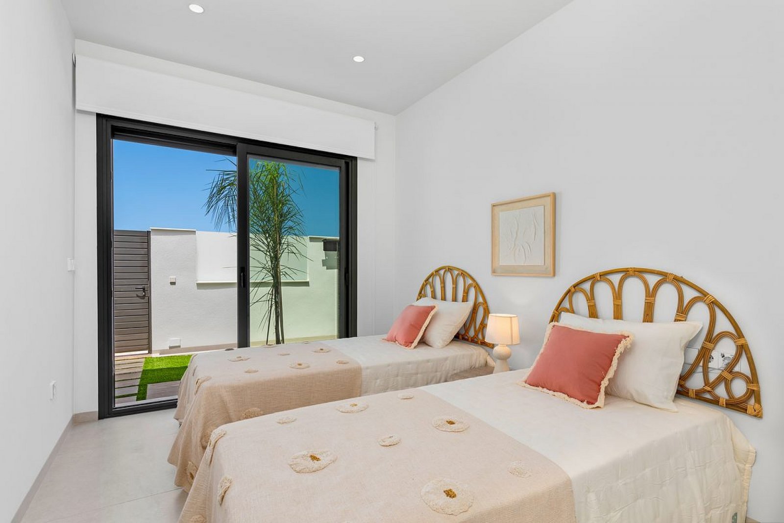 <p>Villa provided with 3 Bedrooms and 2 Bathrooms, private swimming pool and parking space on own plot. </p>
