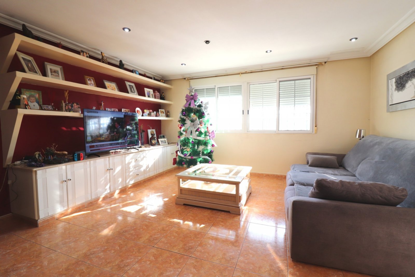   This South Facing, Three Bedroom, Detached Villa in El Saladar, is located in a well-known residential area on the outskirts of Almoradí town, wh...