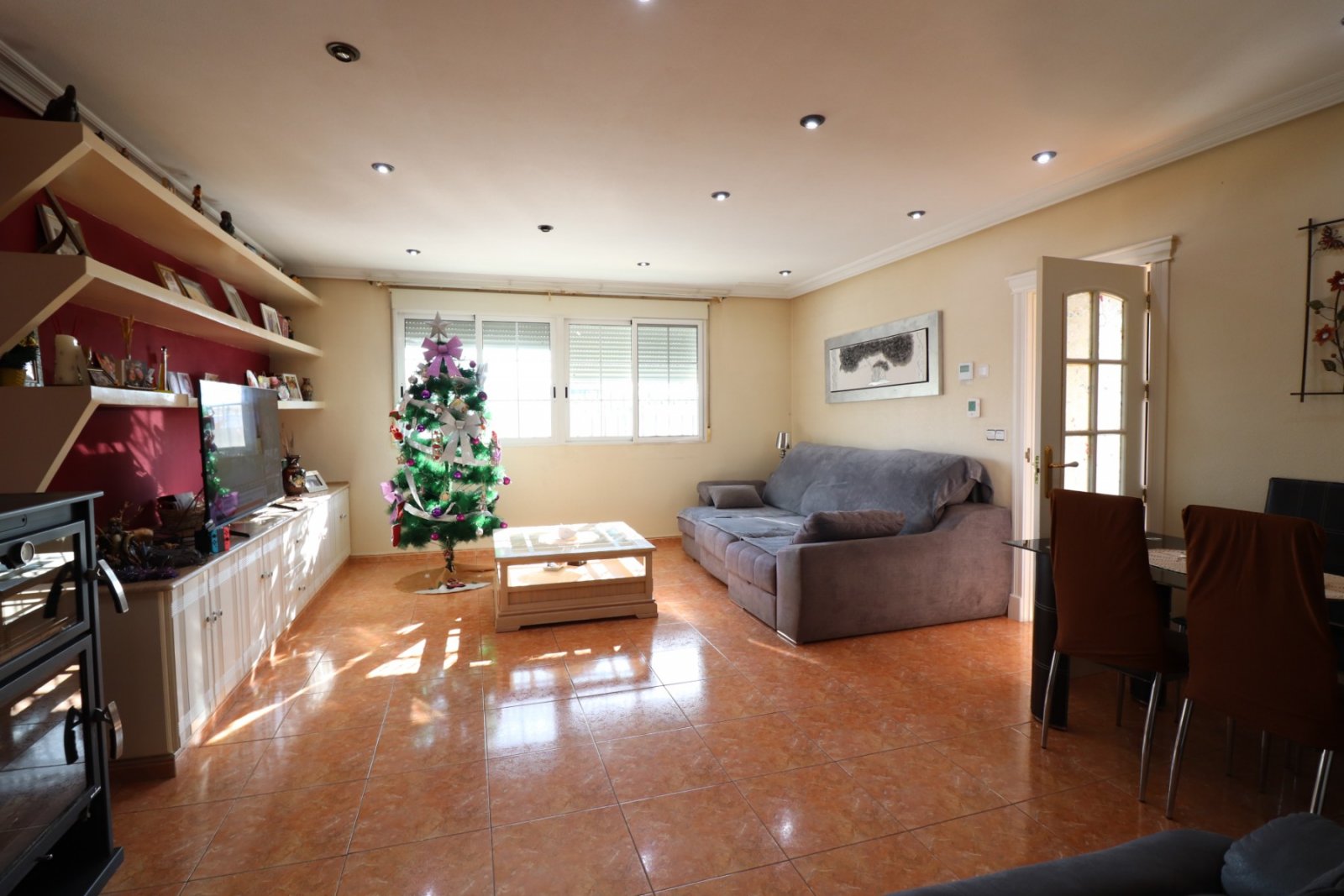   This South Facing, Three Bedroom, Detached Villa in El Saladar, is located in a well-known residential area on the outskirts of Almoradí town, wh...