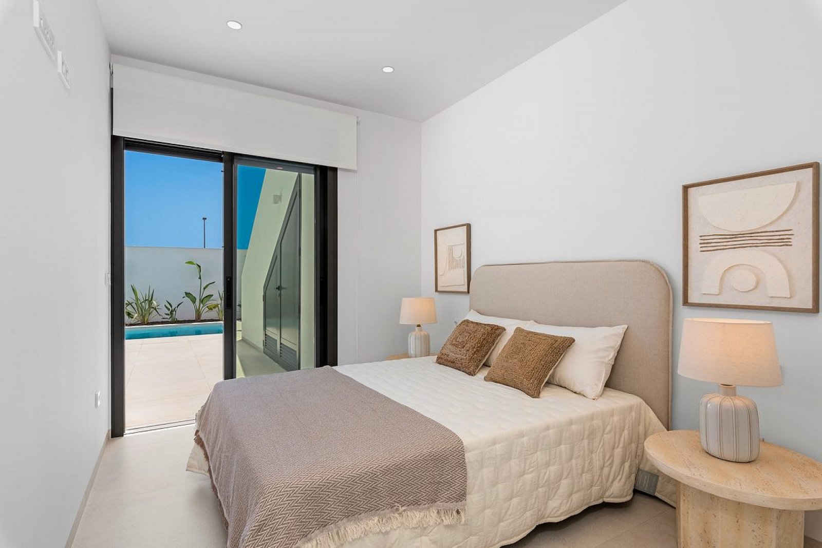 <p>Villa provided with 3 Bedrooms and 2 Bathrooms, private swimming pool and parking space on own plot. </p>