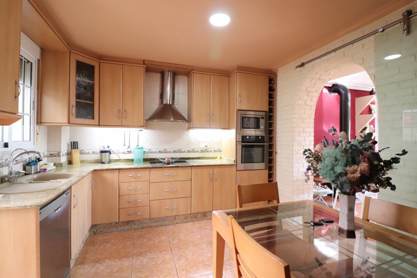   This South Facing, Three Bedroom, Detached Villa in El Saladar, is located in a well-known residential area on the outskirts of Almoradí town, wh...