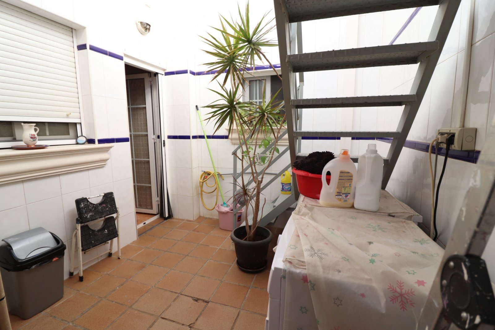   This South Facing, Three Bedroom, Detached Villa in El Saladar, is located in a well-known residential area on the outskirts of Almoradí town, wh...