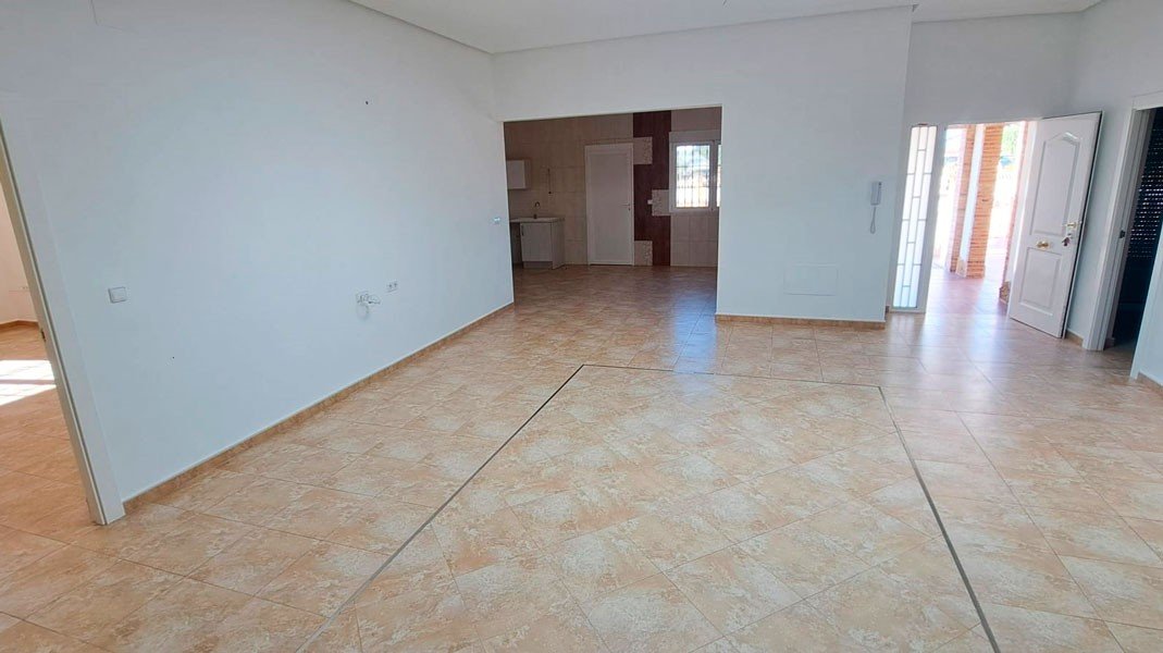   This West Facing, Five Bedroom, Detached Country Villa in Catral, is located in a peaceful setting surrounded by open countryside and mountains, ...