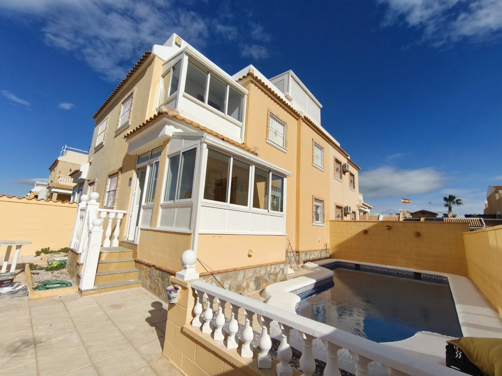   This South West Facing, Three Bedroom, Quad Villa in Lo Marabu, is located on the outskirts of Quesada, just a five minute drive away. La Marques...