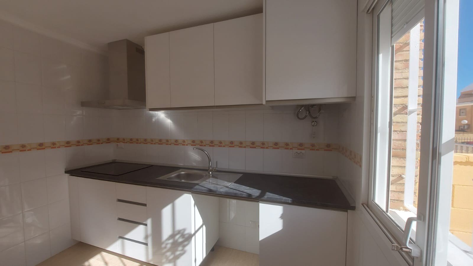  This South West Facing, Three Bedroom, Quad Villa in Lo Marabu, is located on the outskirts of Quesada, just a five minute drive away. La Marques...