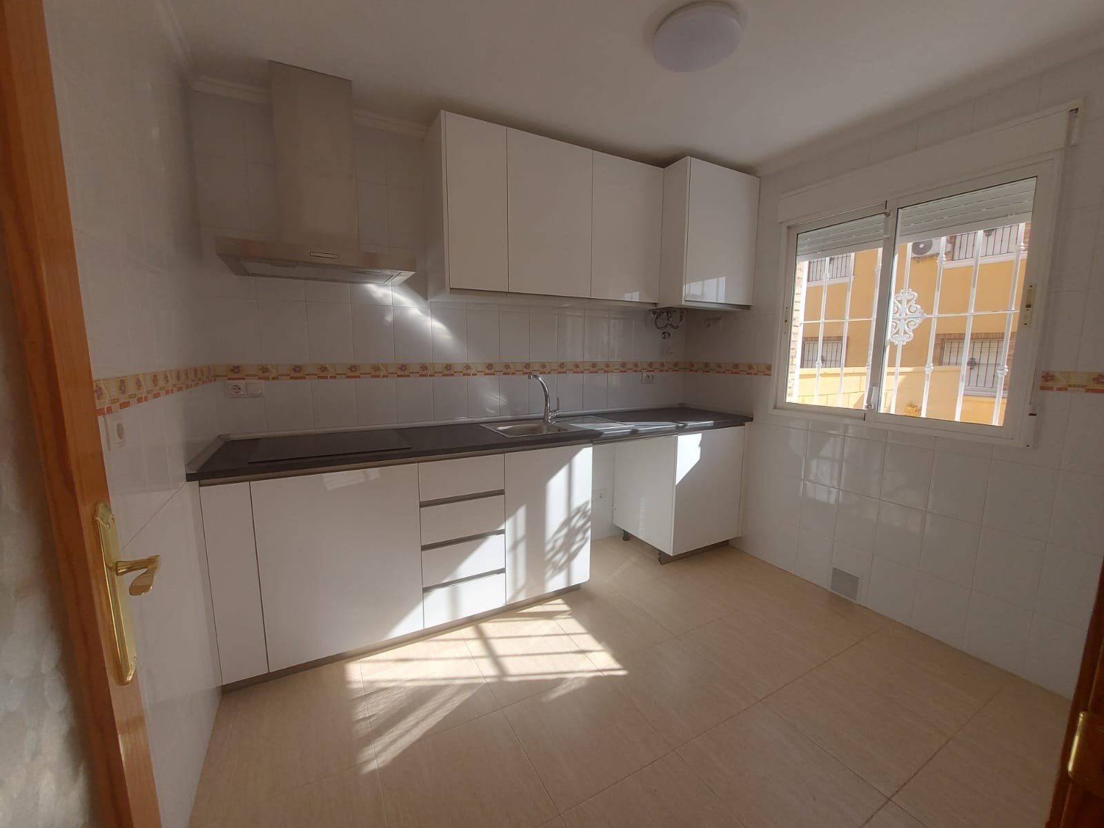   This South West Facing, Three Bedroom, Quad Villa in Lo Marabu, is located on the outskirts of Quesada, just a five minute drive away. La Marques...