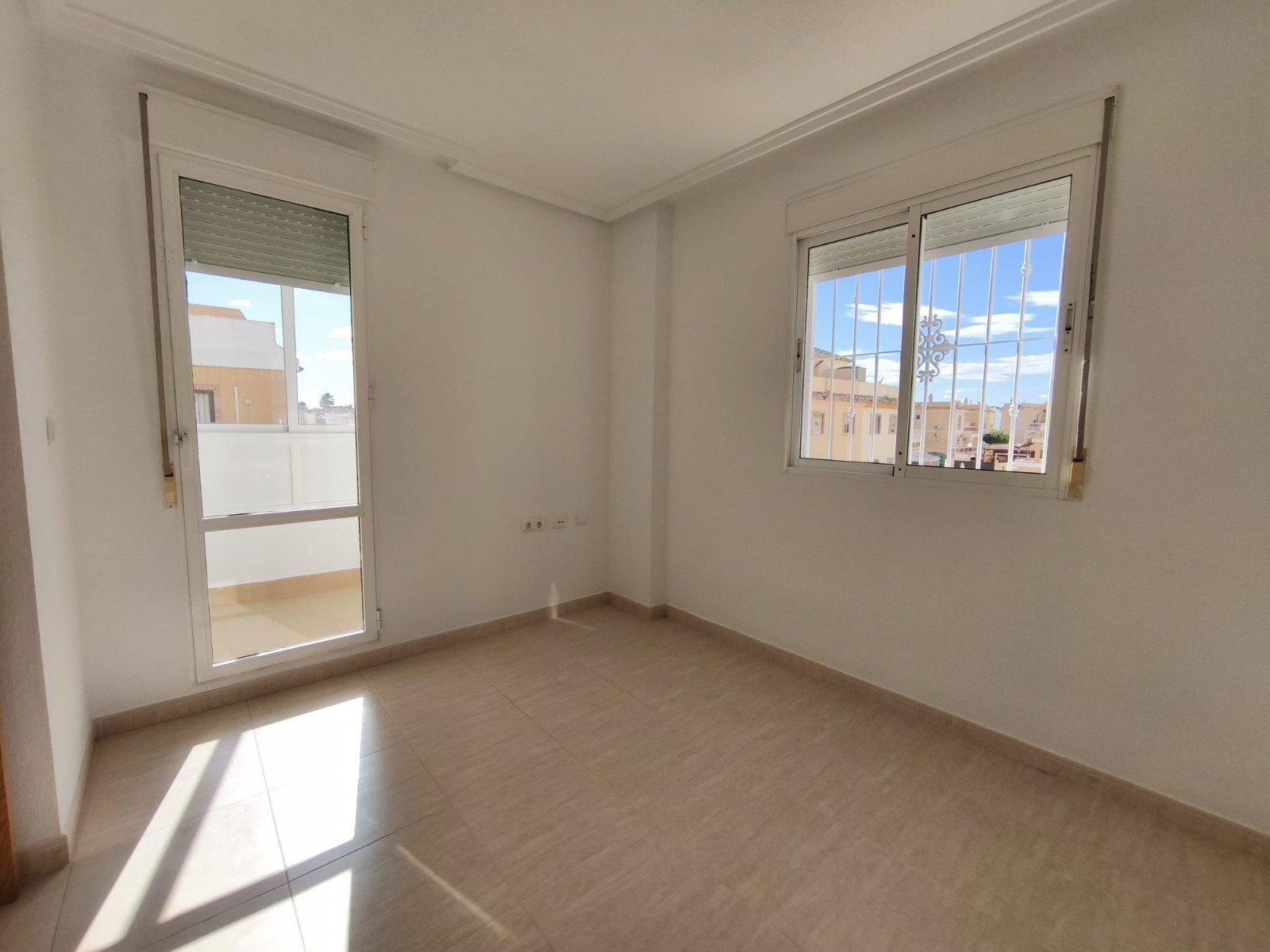   This South West Facing, Three Bedroom, Quad Villa in Lo Marabu, is located on the outskirts of Quesada, just a five minute drive away. La Marques...