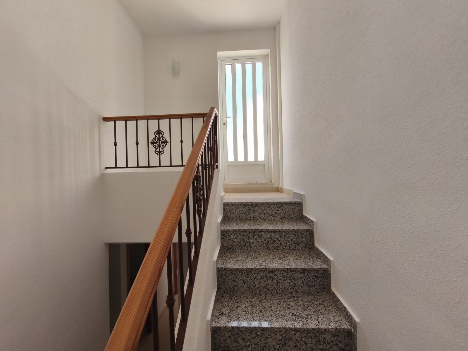   This South West Facing, Three Bedroom, Quad Villa in Lo Marabu, is located on the outskirts of Quesada, just a five minute drive away. La Marques...