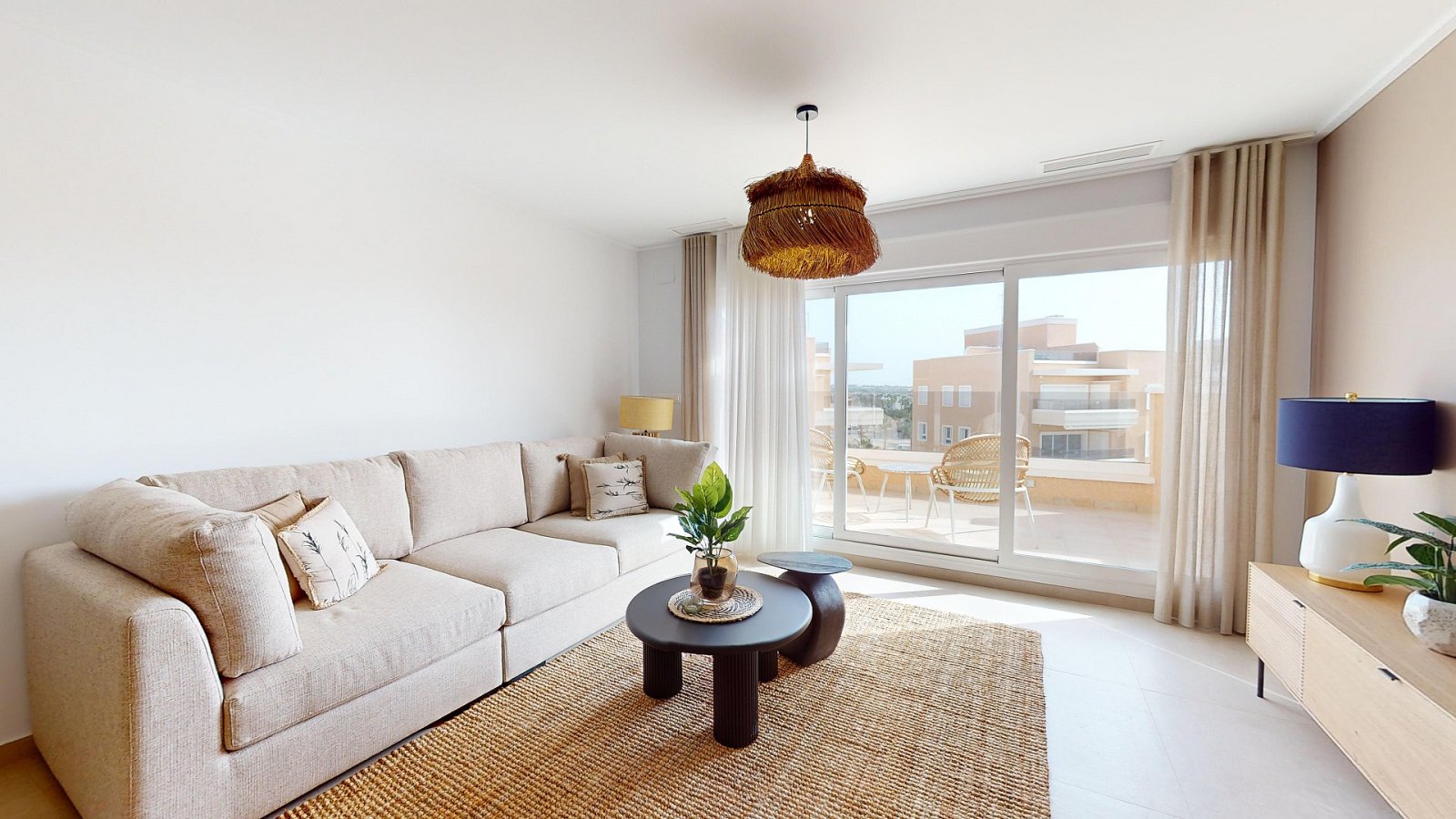 <p>Apartment with garden provided with 3 Bedrooms and 2 Bathrooms, communal swimming pool and underground parking space. </p>