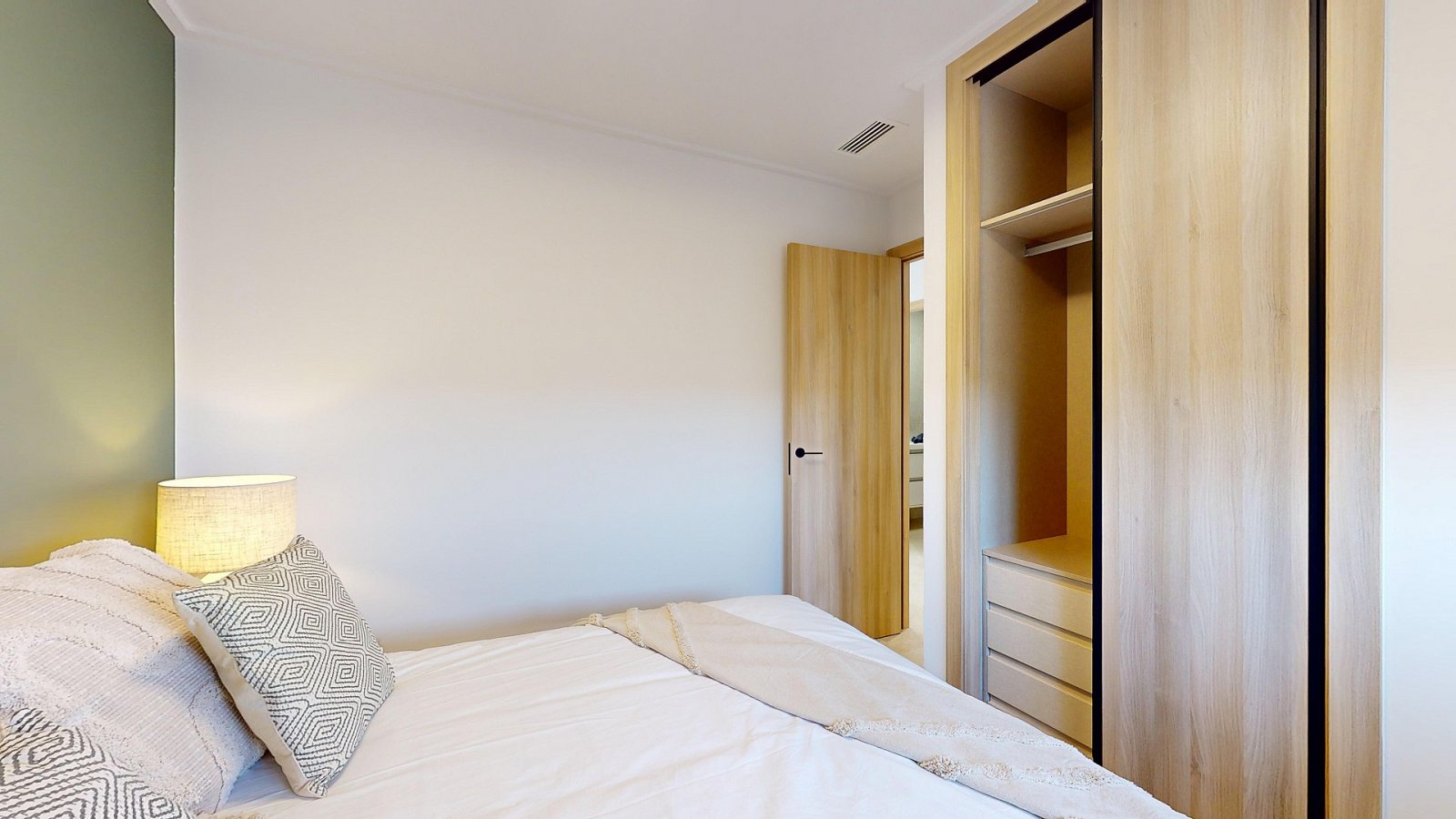 <p>Apartment with garden provided with 3 Bedrooms and 2 Bathrooms, communal swimming pool and underground parking space. </p>