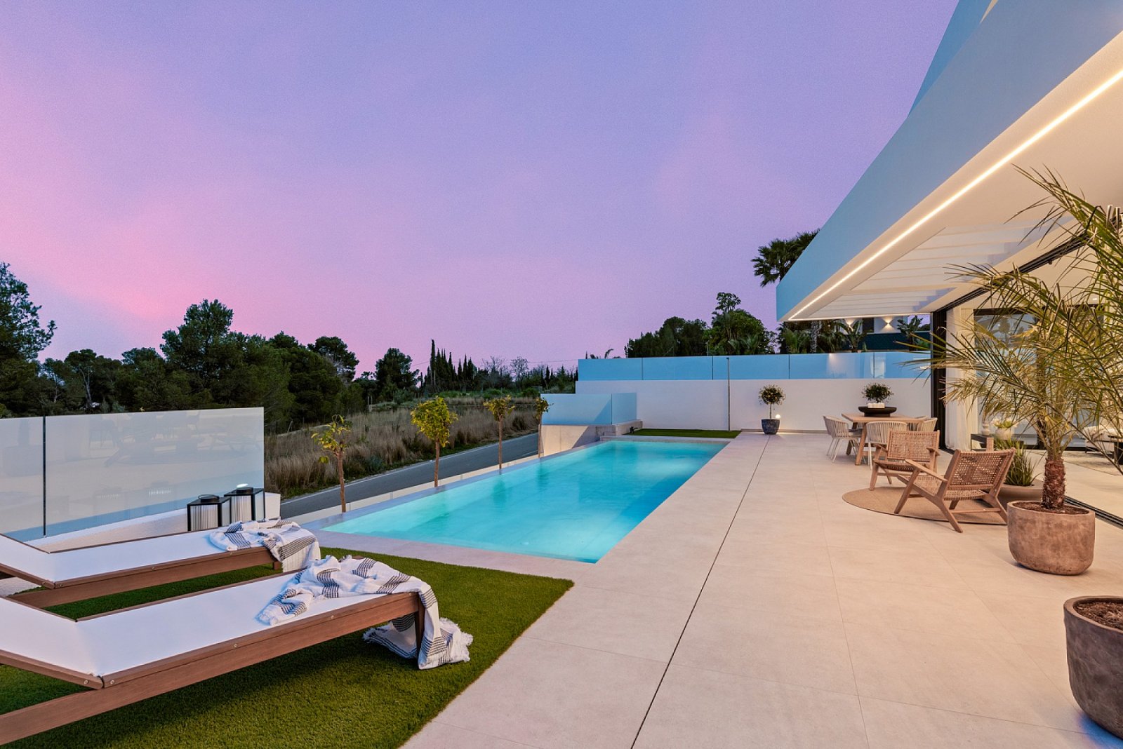 <p>Villa provided with 3 Bedrooms and 3 Bathrooms, private swimming pool and parking space on own plot. </p>