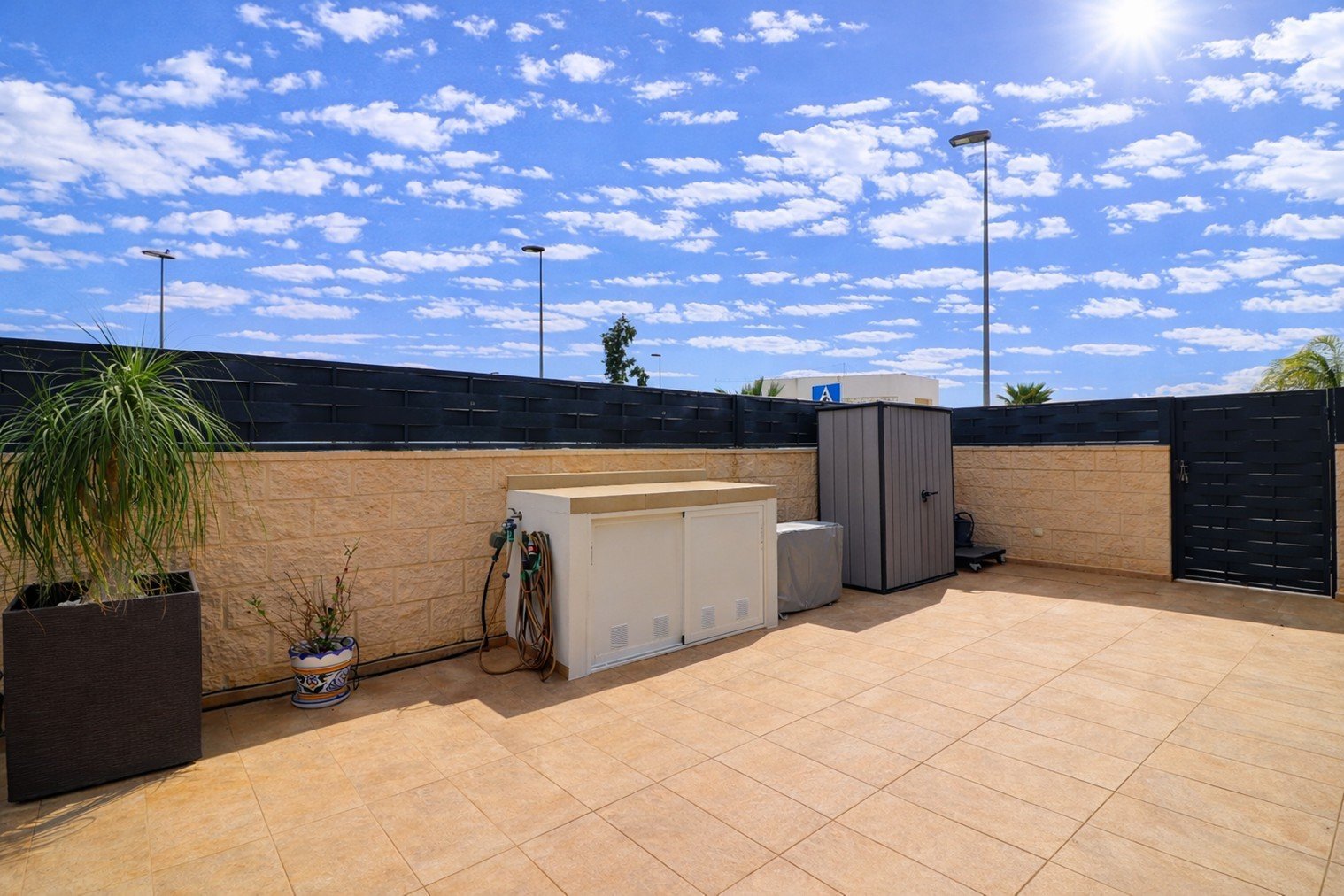  This Spectacular, Three Bedroom, Detached Villa in Benijofar, is located on the borders of this popular town, offering easy access to a wide rang...