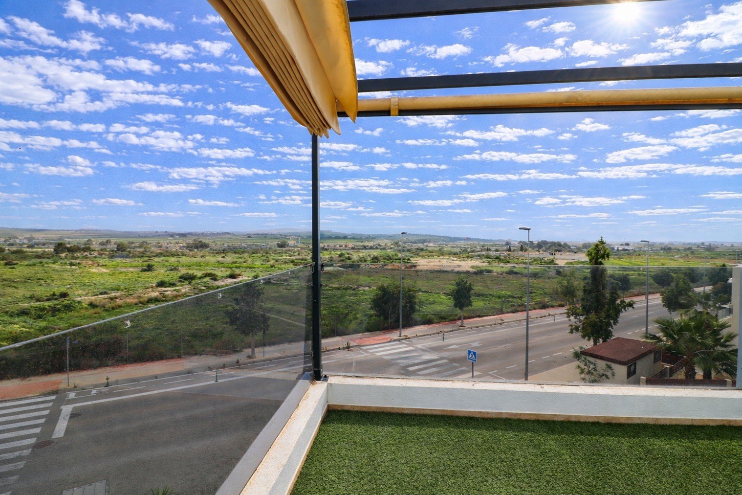   This Spectacular, Three Bedroom, Detached Villa in Benijofar, is located on the borders of this popular town, offering easy access to a wide rang...