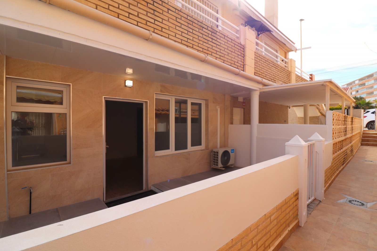   This Fantastic, Three Bedroom, Ground Floor Apartment in Torre la Mata is located just one street behind a lovely stretch of beach, with a variet...