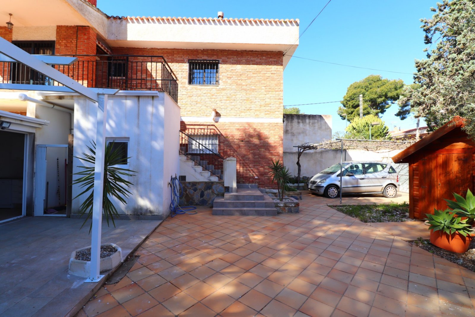 Pinar De Campoverde:   This East Facing, Three Bedroom, Top Floor Apartment in Pinar de Campoverde, is located on the edge of this traditional Spanish town, bordered by... 
