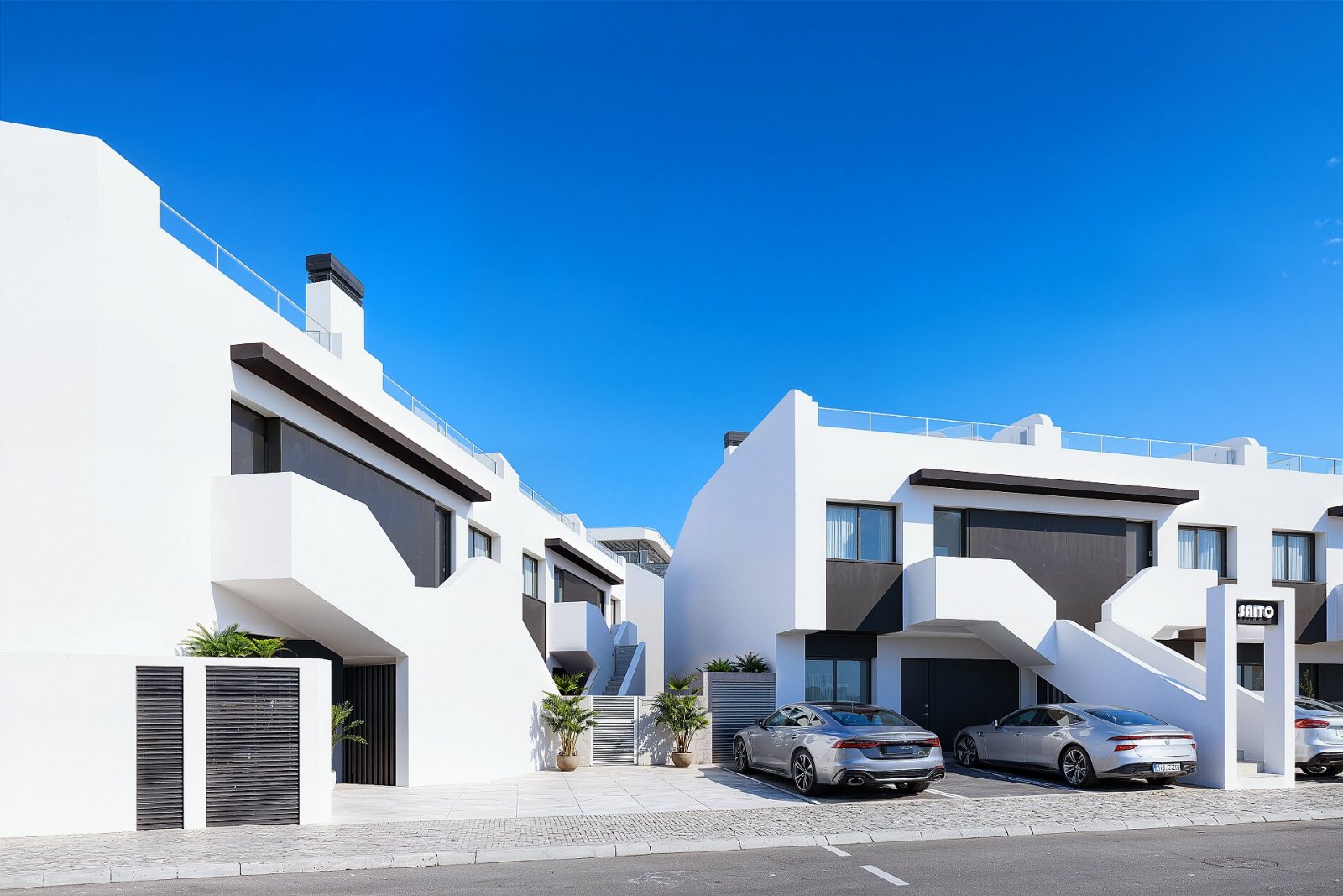 <p>Apartment with garden provided with 2 Bedrooms and 2 Bathrooms, communal swimming pool and parking spot. </p>