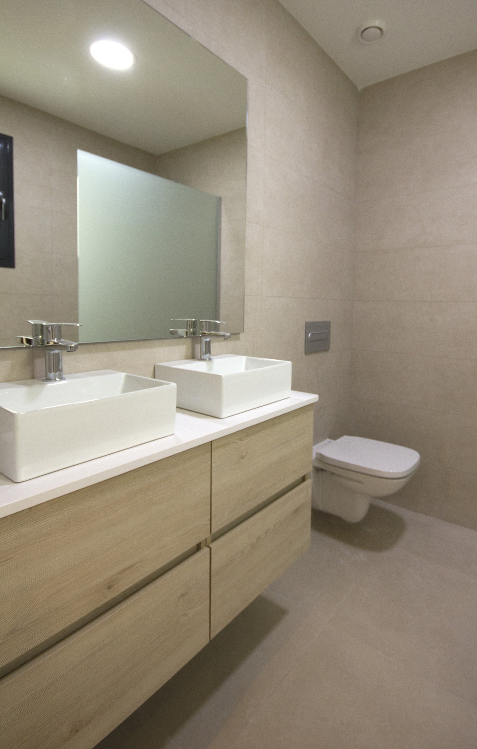 <p>Apartment with garden provided with 2 Bedrooms and 2 Bathrooms, communal swimming pool and parking spot. </p>