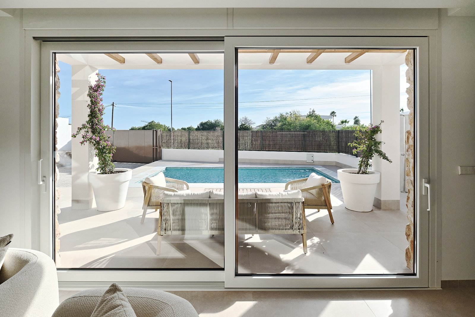 <p>Villa provided with 3 Bedrooms and 2 Bathrooms, private swimming pool and parking space on own plot. </p><p>Welcome to this beautiful villa in L...