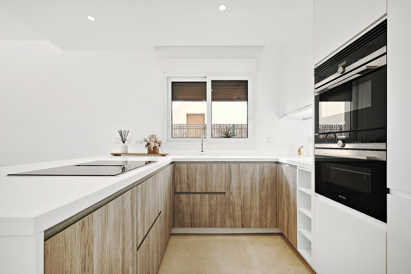 <p>Villa provided with 3 Bedrooms and 2 Bathrooms, private swimming pool and parking space on own plot. </p><p>Welcome to this beautiful villa in L...