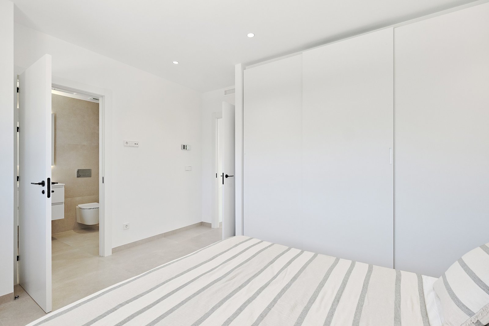 <p>Villa provided with 3 Bedrooms and 2 Bathrooms, private swimming pool and parking space on own plot. </p><p>Welcome to this beautiful villa in L...
