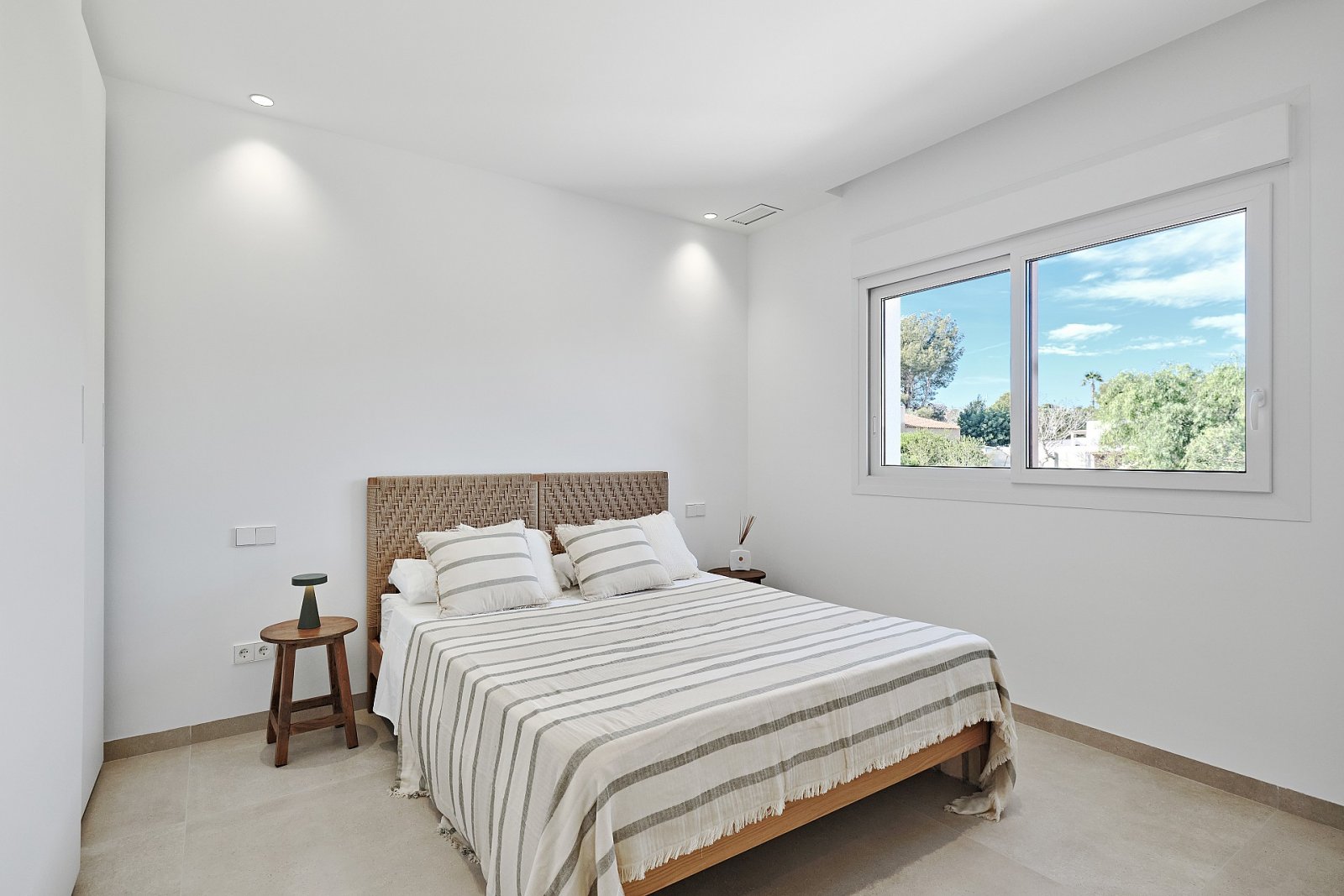 <p>Villa provided with 3 Bedrooms and 2 Bathrooms, private swimming pool and parking space on own plot. </p><p>Welcome to this beautiful villa in L...