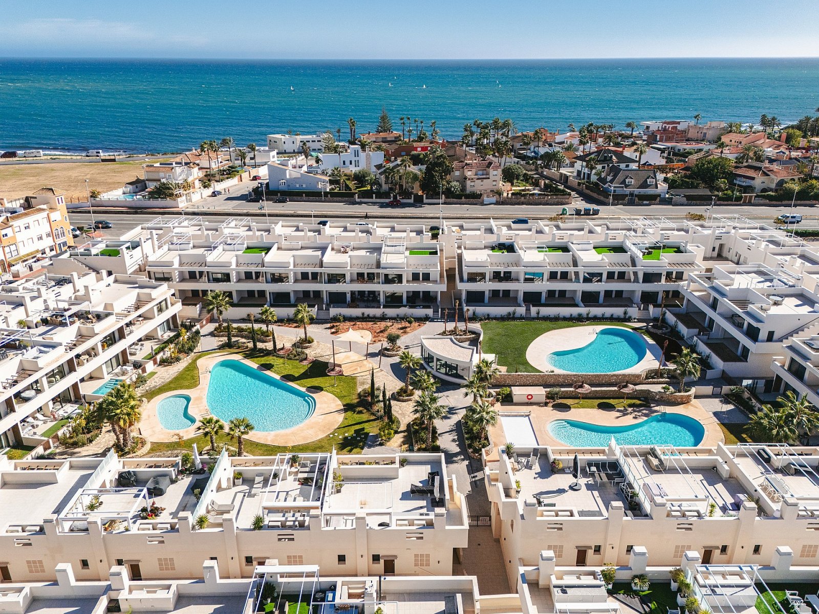 <p>Apartment with garden provided with 2 Bedrooms and 2 Bathrooms, communal swimming pool and underground parking space. </p>
