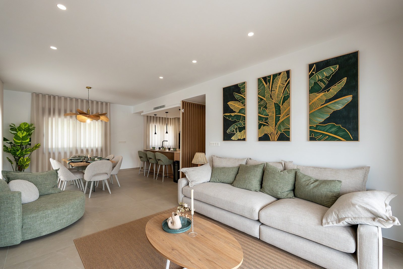 <p>Villa provided with 5 Bedrooms and 4 Bathrooms, private swimming pool and private garage. </p>