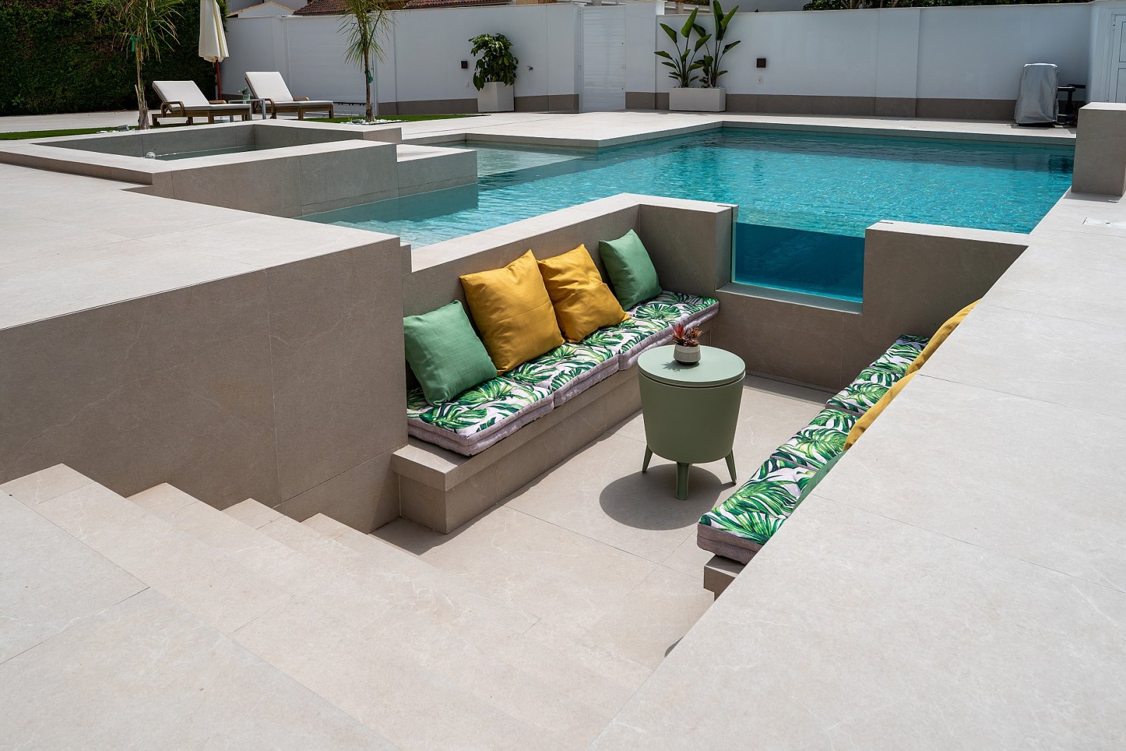 <p>Villa provided with 5 Bedrooms and 4 Bathrooms, private swimming pool and private garage. </p>