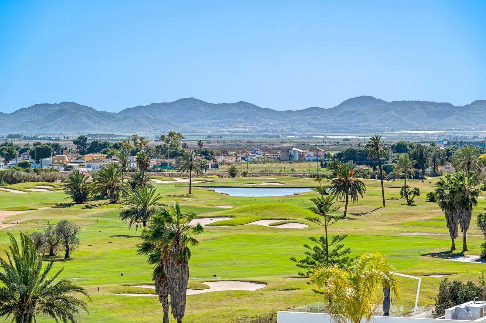 <p>Apartment with garden provided with 2 Bedrooms and 2 Bathrooms, communal swimming pool and parking spot. </p><p>This development offers a combin...