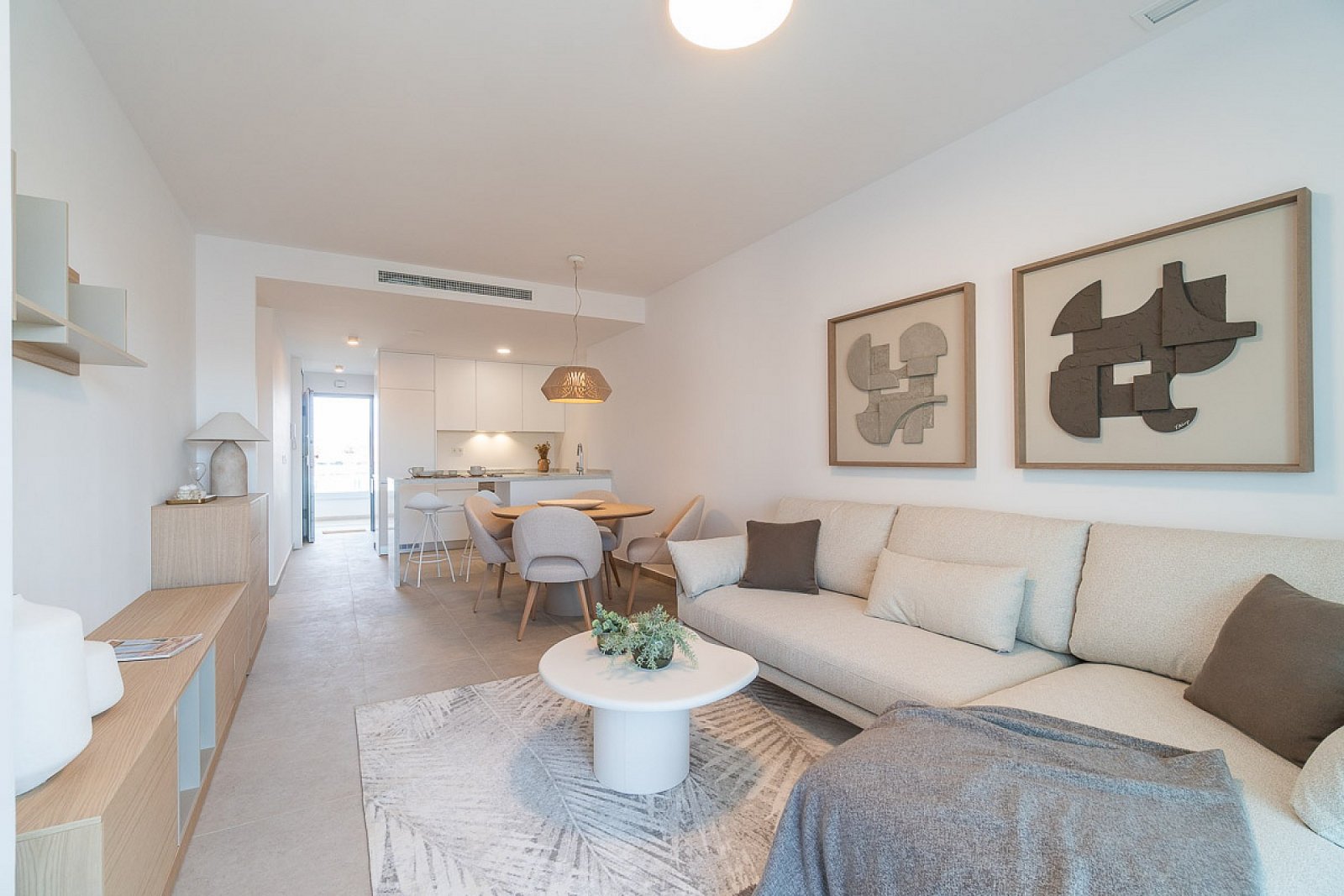 <p>Apartment with garden provided with 2 Bedrooms and 2 Bathrooms, communal swimming pool and underground parking space with storage room. </p>