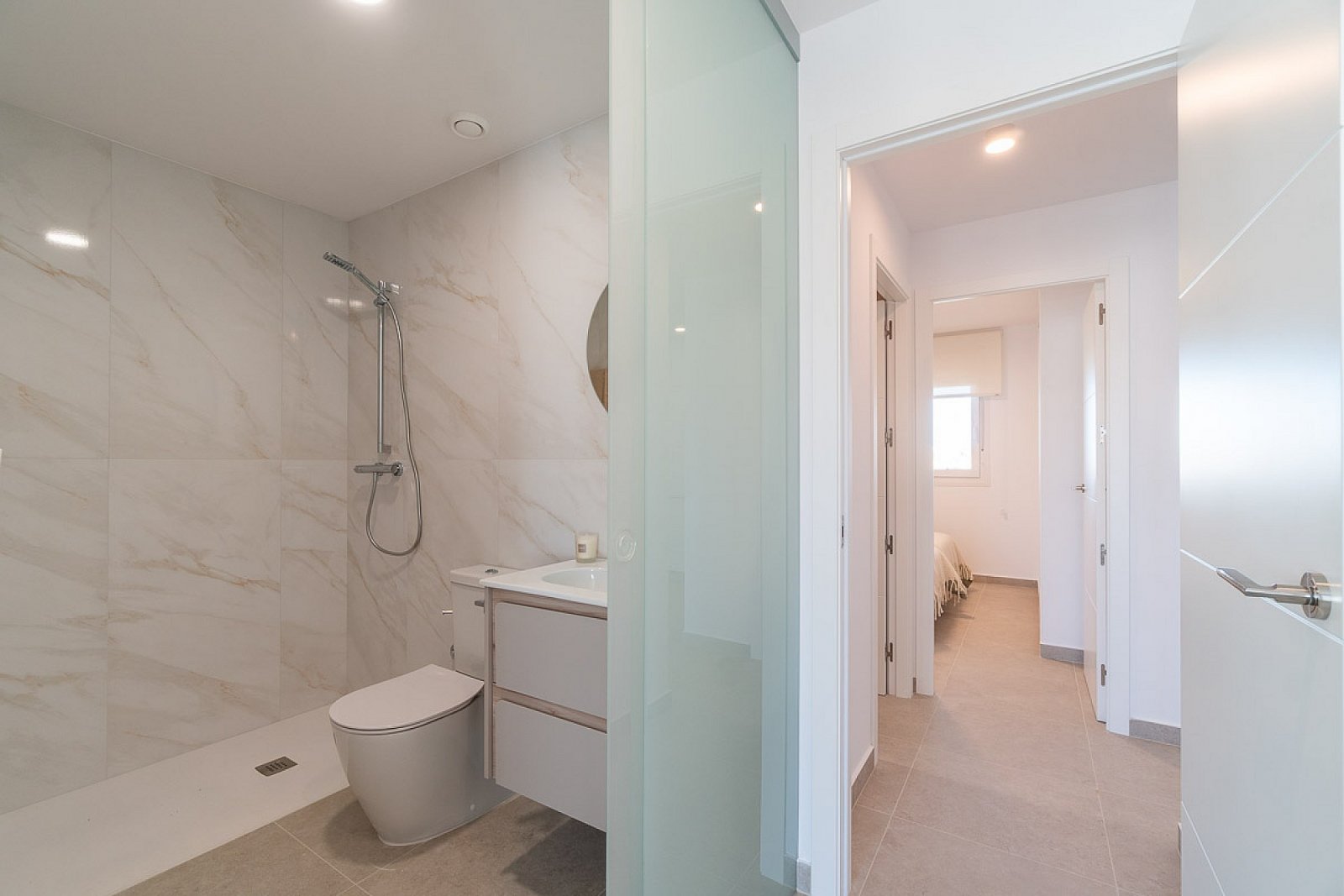 <p>Apartment with garden provided with 2 Bedrooms and 2 Bathrooms, communal swimming pool and underground parking space with storage room. </p>