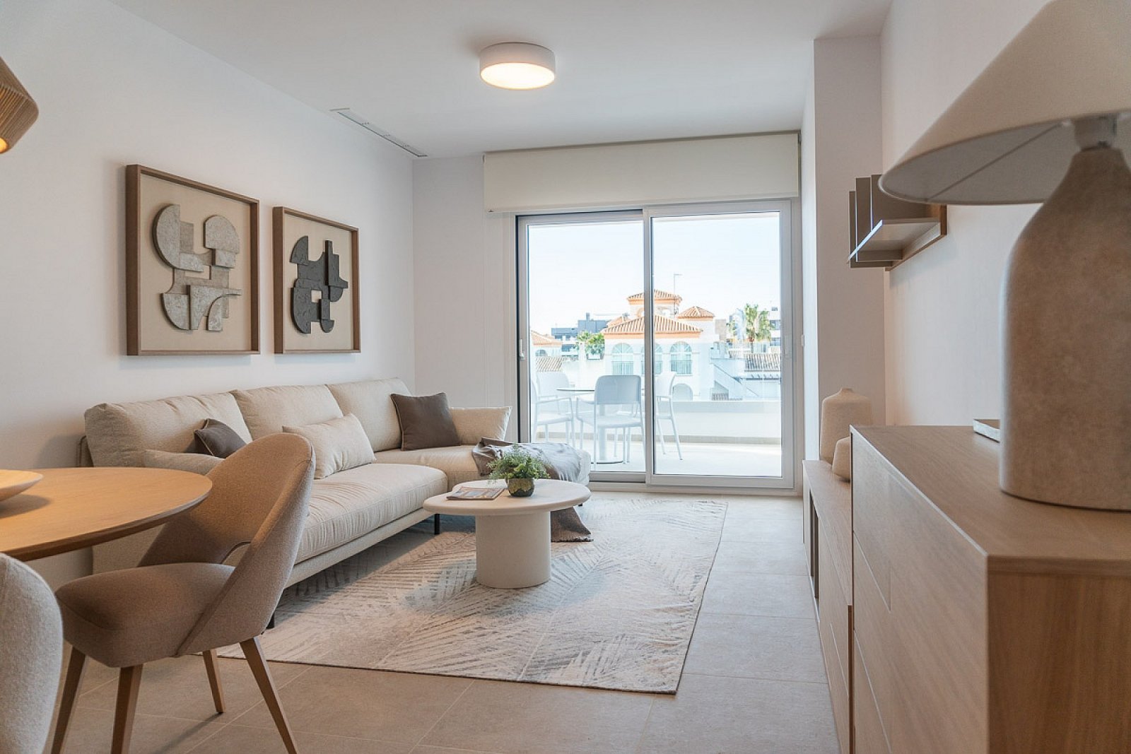 <p>Apartment with garden provided with 2 Bedrooms and 2 Bathrooms, communal swimming pool and underground parking space with storage room. </p>