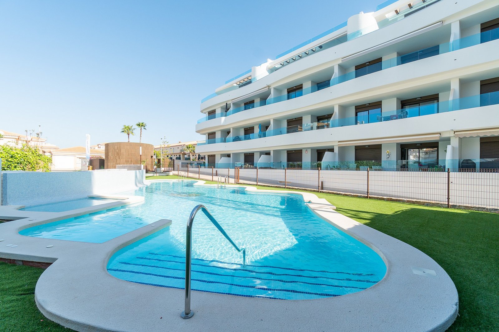 <p>Apartment with garden provided with 2 Bedrooms and 2 Bathrooms, communal swimming pool and underground parking space with storage room. </p>