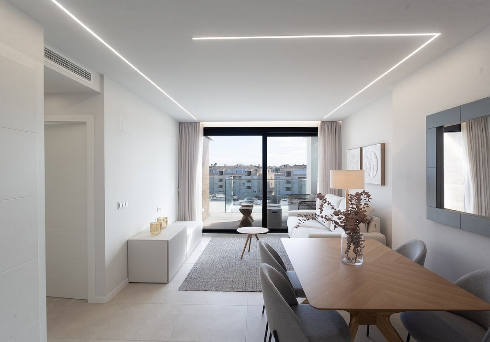 <p>Apartments - solarium provided with 3 Bedrooms and 2 Bathrooms, communal swimming pool and underground parking space. </p><p>Modern frontline se...