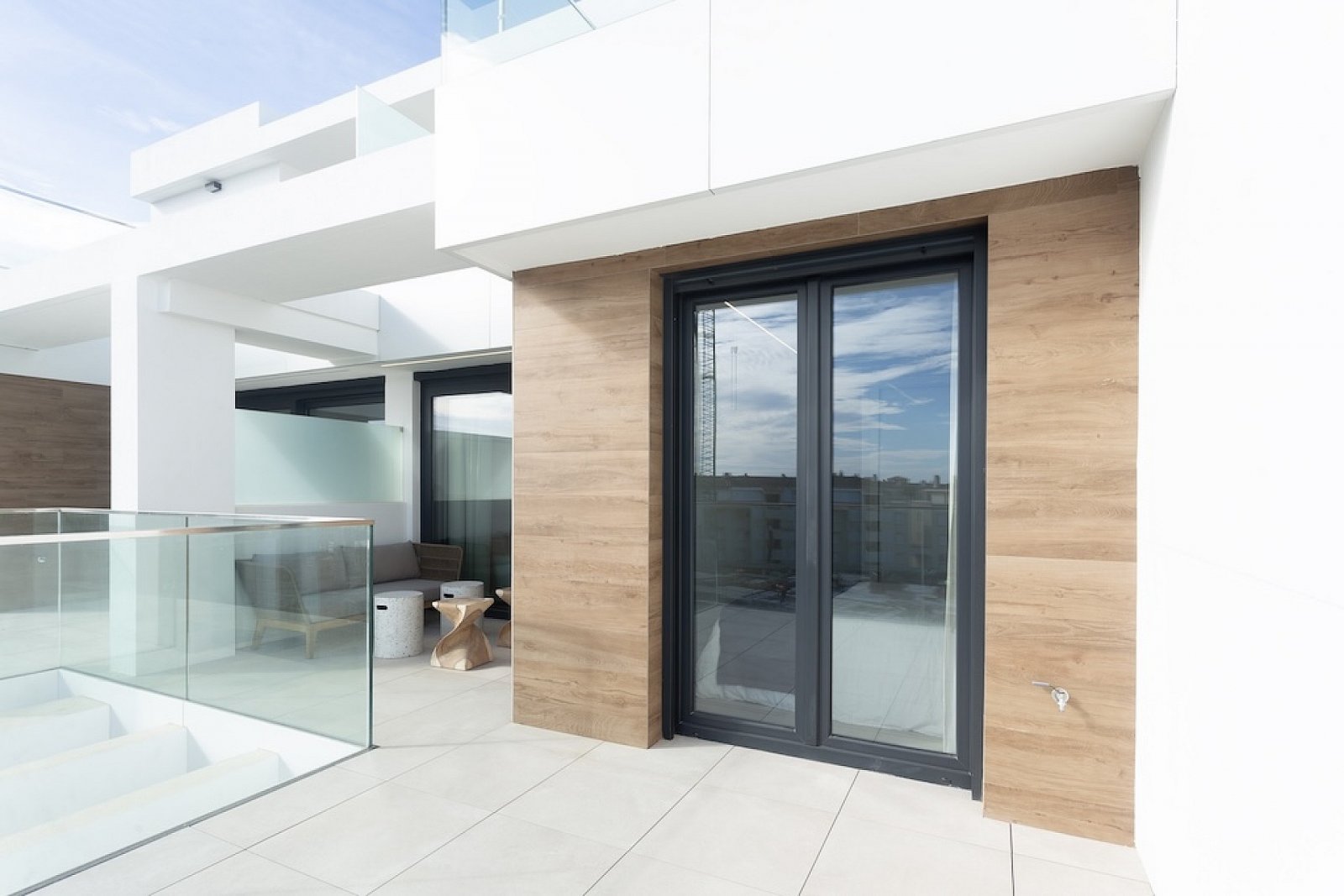 <p>Apartments - solarium provided with 3 Bedrooms and 2 Bathrooms, communal swimming pool and underground parking space. </p><p>Modern frontline se...