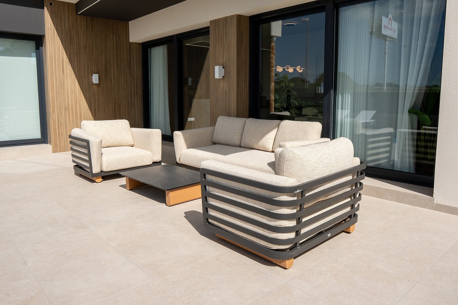 <p>Villa provided with 3 Bedrooms and 3 Bathrooms, private swimming pool and parking space on own plot. </p>
