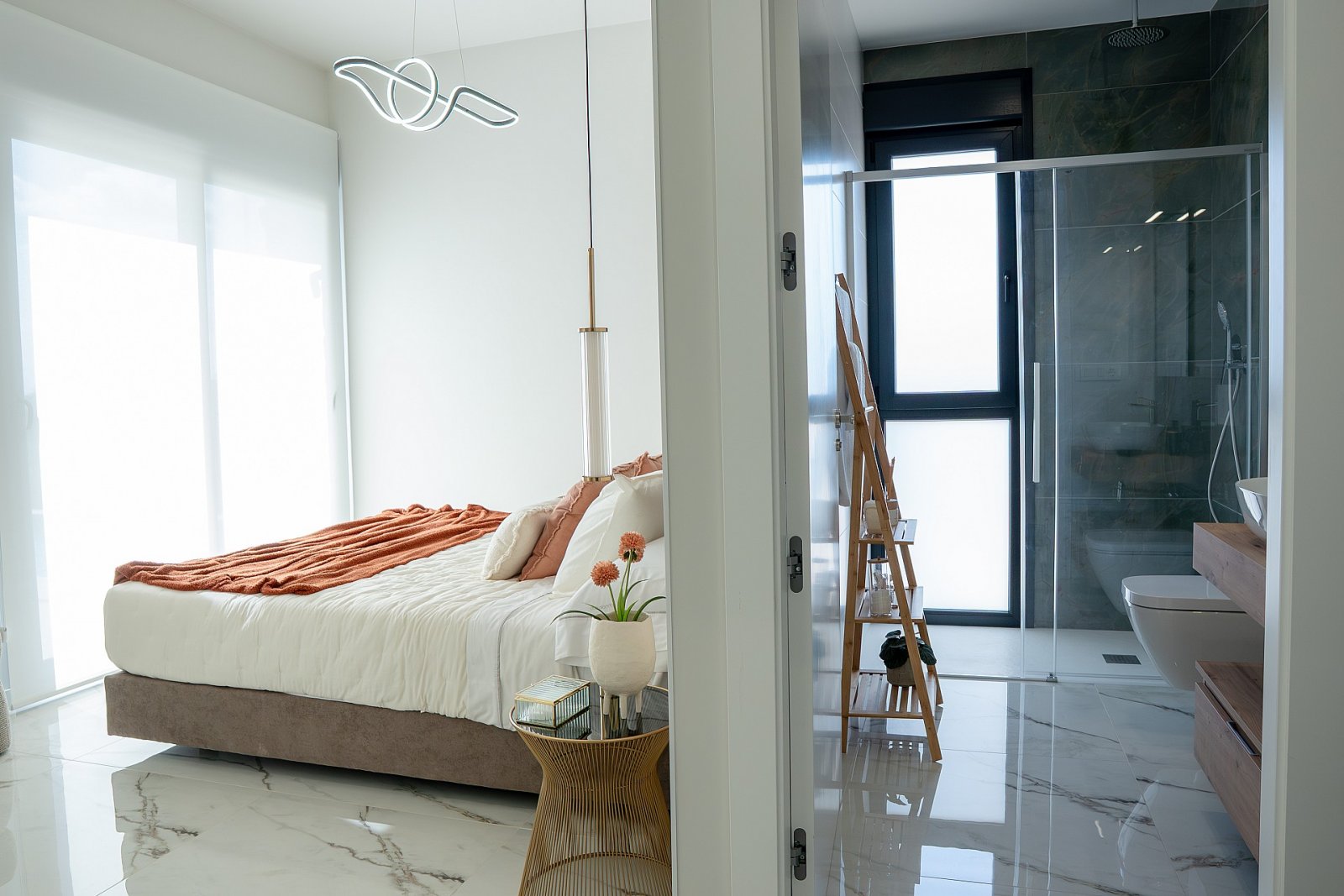 <p>Villa provided with 3 Bedrooms and 3 Bathrooms, private swimming pool and parking space on own plot. </p>
