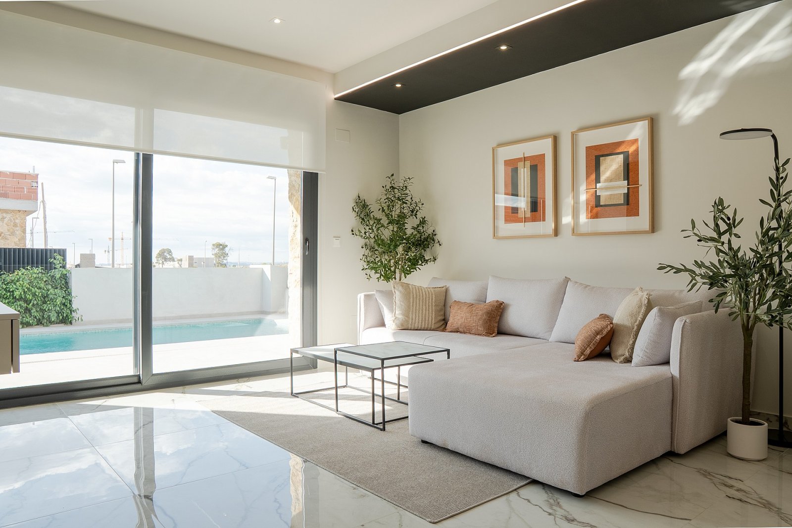 <p>Villa provided with 3 Bedrooms and 3 Bathrooms, private swimming pool and parking space on own plot. </p>