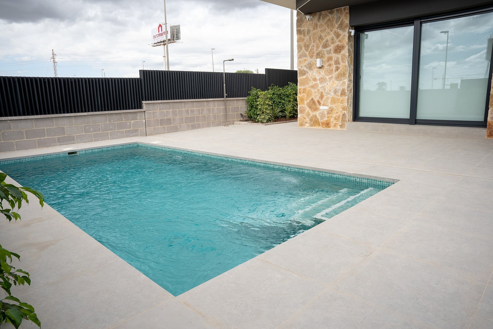 <p>Villa provided with 3 Bedrooms and 3 Bathrooms, private swimming pool and parking space on own plot. </p>