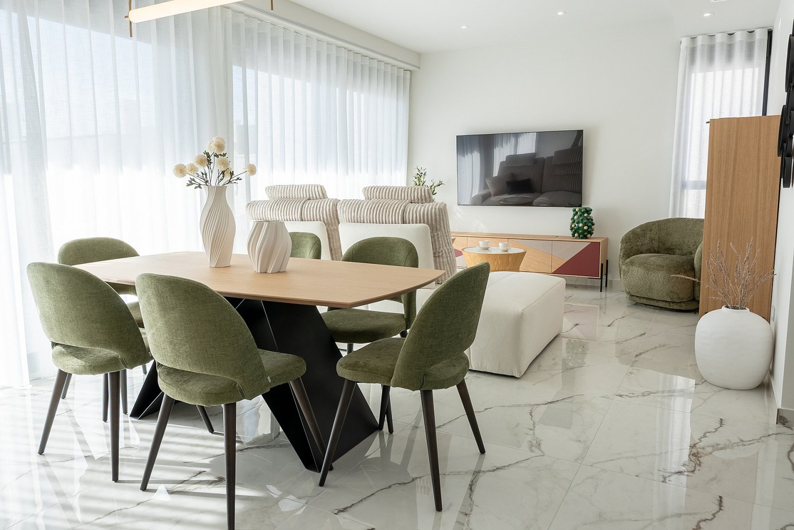 <p>Villa provided with 3 Bedrooms and 3 Bathrooms, private swimming pool and parking space on own plot. </p>