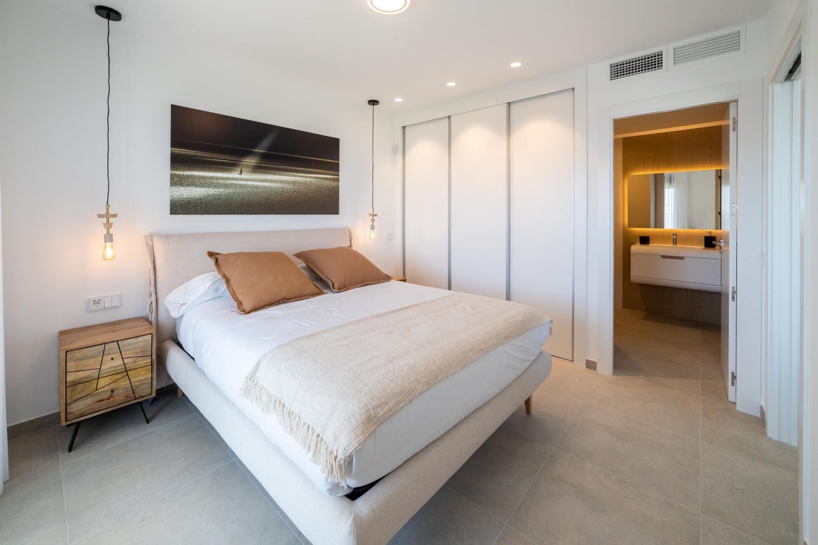 <p>Apartment with garden provided with 3 Bedrooms and 2 Bathrooms, communal swimming pool and underground parking space with storage room. </p>