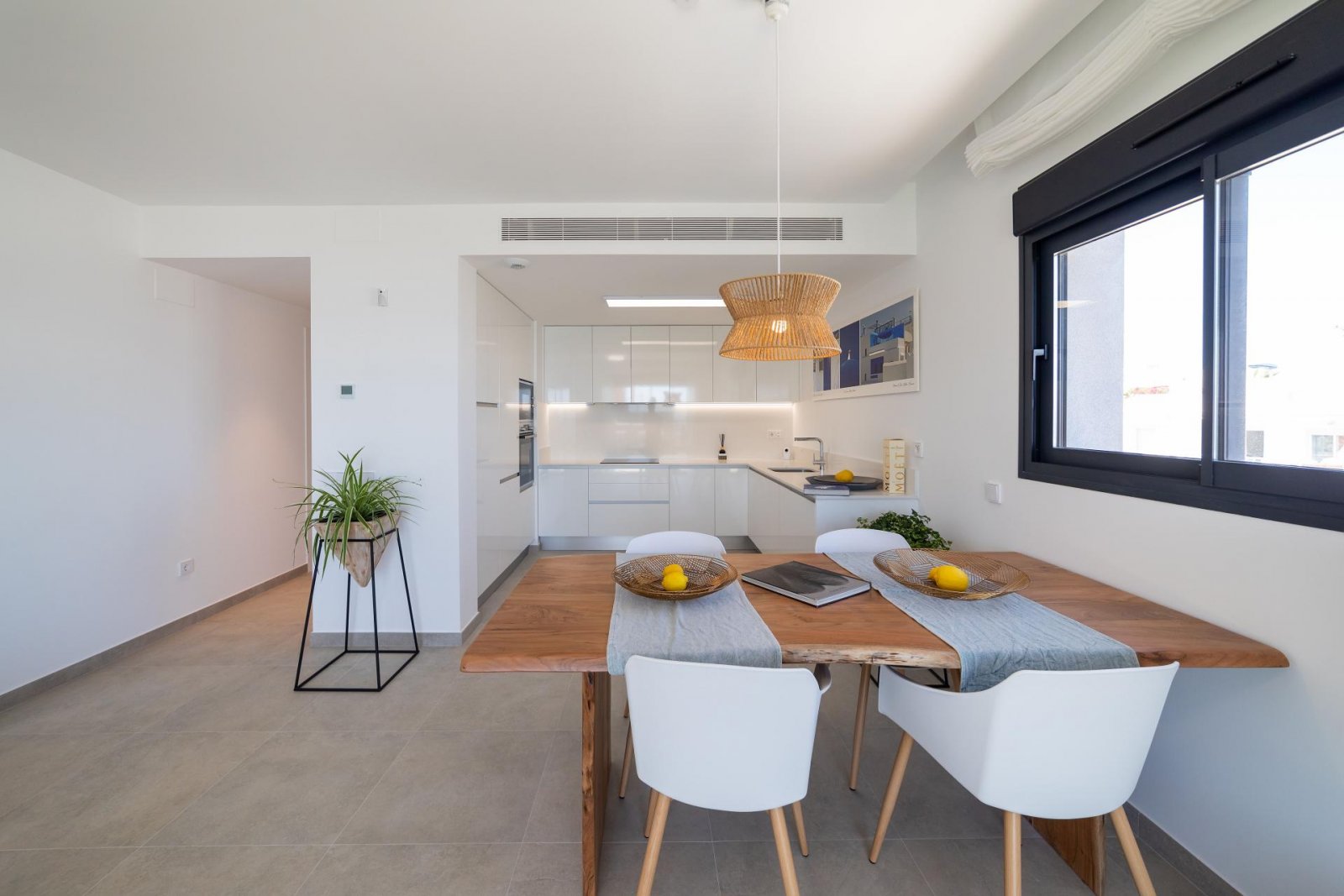 <p>Apartment with garden provided with 3 Bedrooms and 2 Bathrooms, communal swimming pool and underground parking space with storage room. </p>