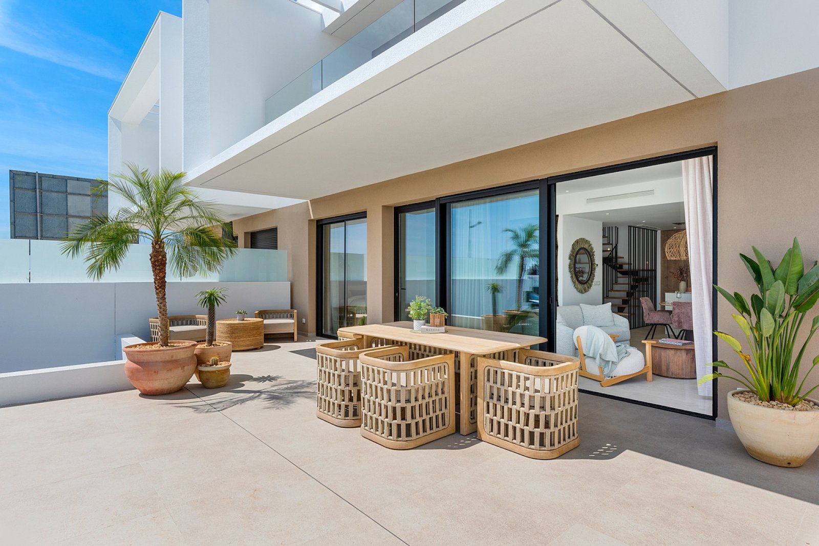 <p>Villa with basement provided with 3 Bedrooms and 2 Bathrooms, private swimming pool and parking space on own plot. </p><p>New complex of innovat...