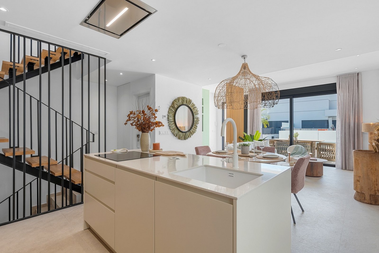 <p>Villa with basement provided with 3 Bedrooms and 2 Bathrooms, private swimming pool and parking space on own plot. </p><p>New complex of innovat...