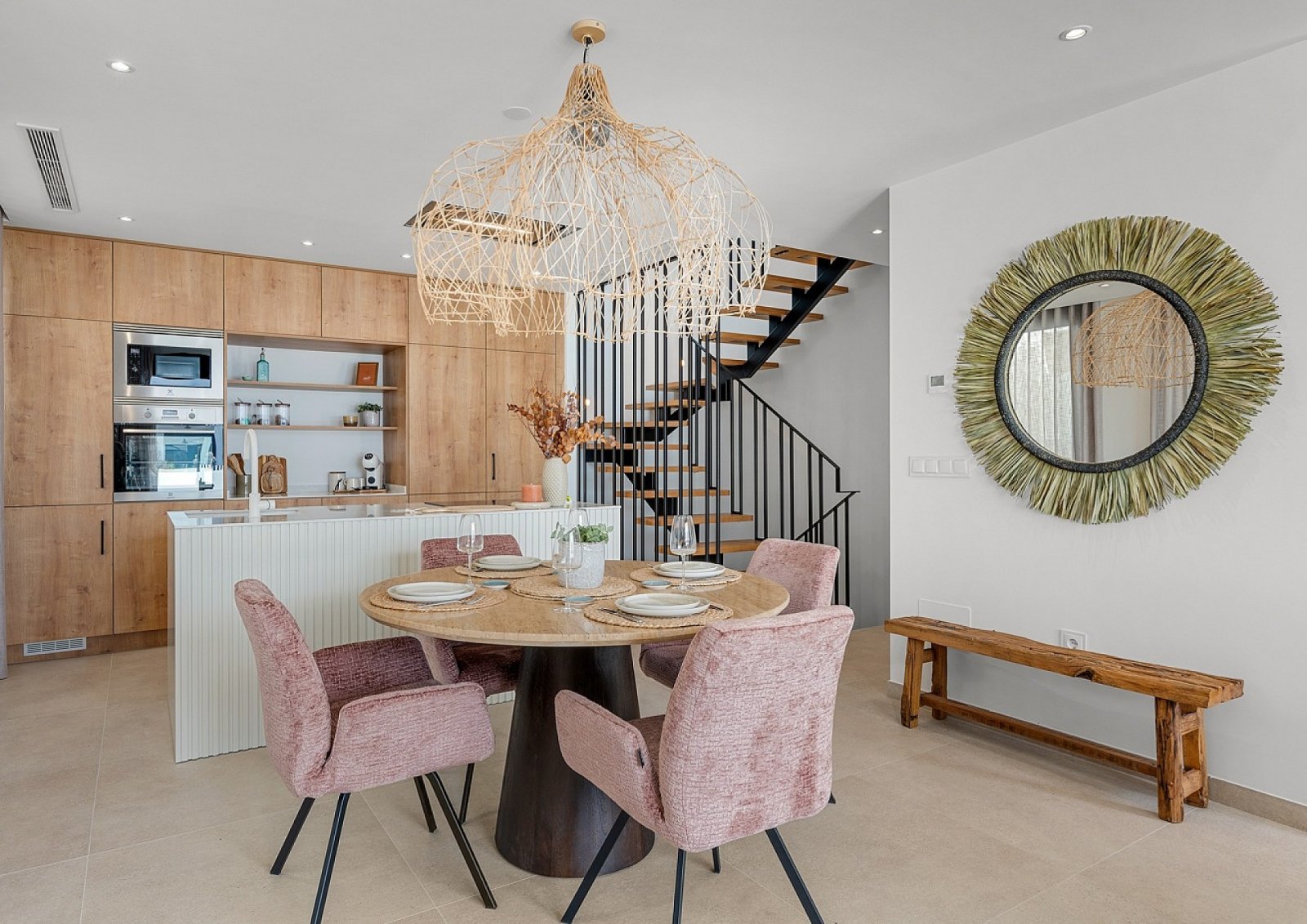 <p>Villa with basement provided with 3 Bedrooms and 2 Bathrooms, private swimming pool and parking space on own plot. </p><p>New complex of innovat...