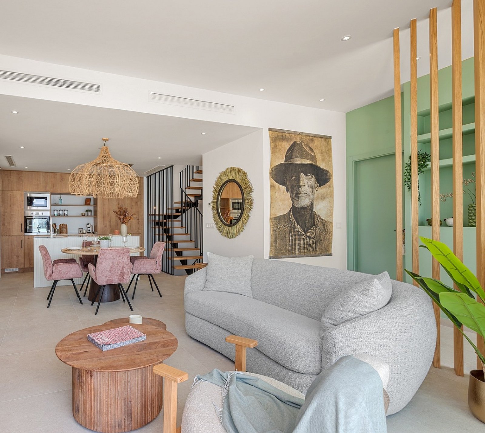 <p>Villa with basement provided with 3 Bedrooms and 2 Bathrooms, private swimming pool and parking space on own plot. </p><p>New complex of innovat...