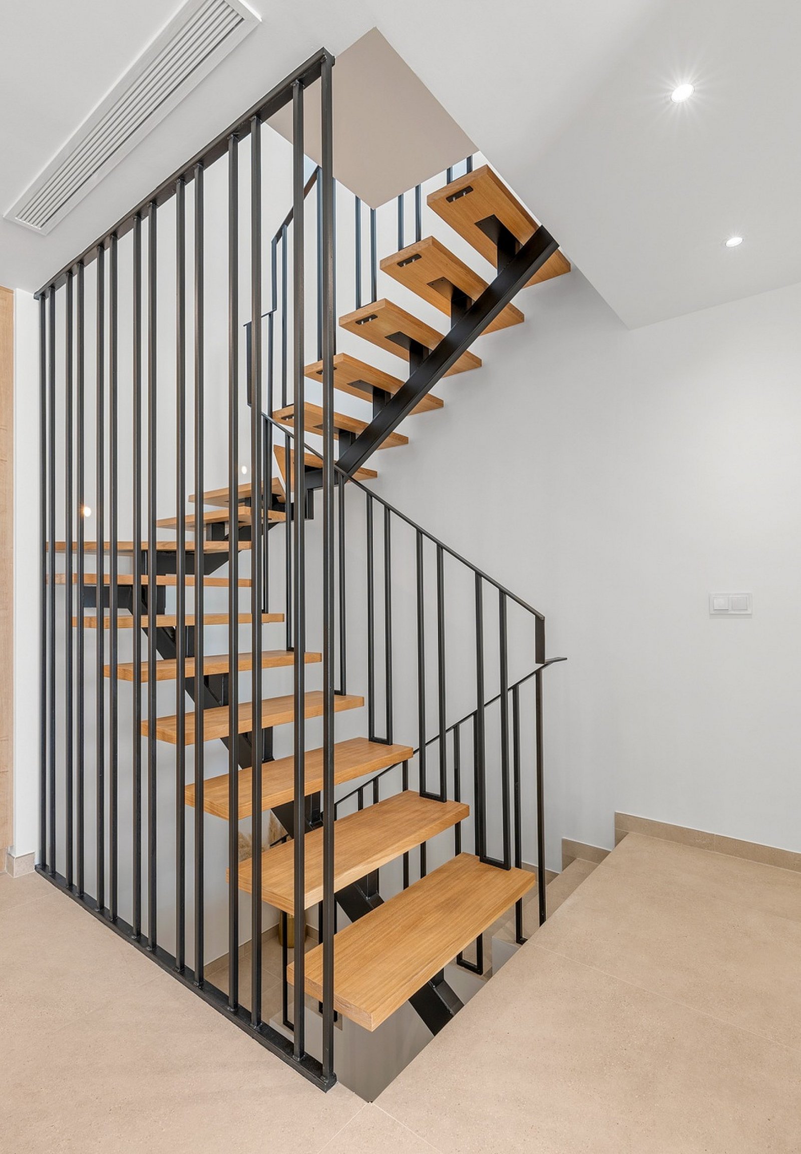 <p>Villa with basement provided with 3 Bedrooms and 2 Bathrooms, private swimming pool and parking space on own plot. </p><p>New complex of innovat...