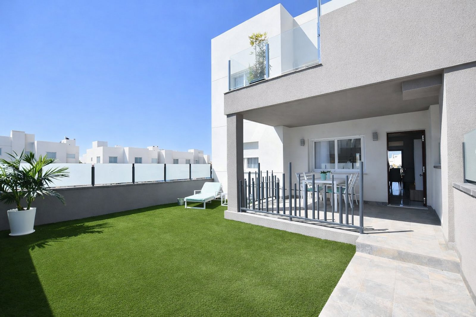 <p>Apartments - solarium provided with 2 Bedrooms and 2 Bathrooms, communal swimming pool and parking spot. </p><p>An exclusive new development in ...