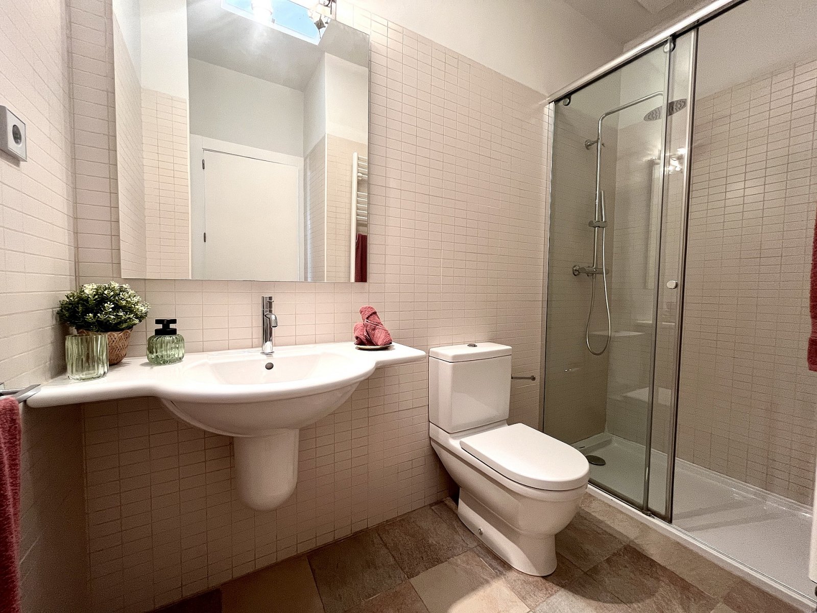 <p>Villa provided with 2 Bedrooms and 2 Bathrooms, private swimming pool and parking space on own plot. </p><p>Our first collection consists of 11 ...