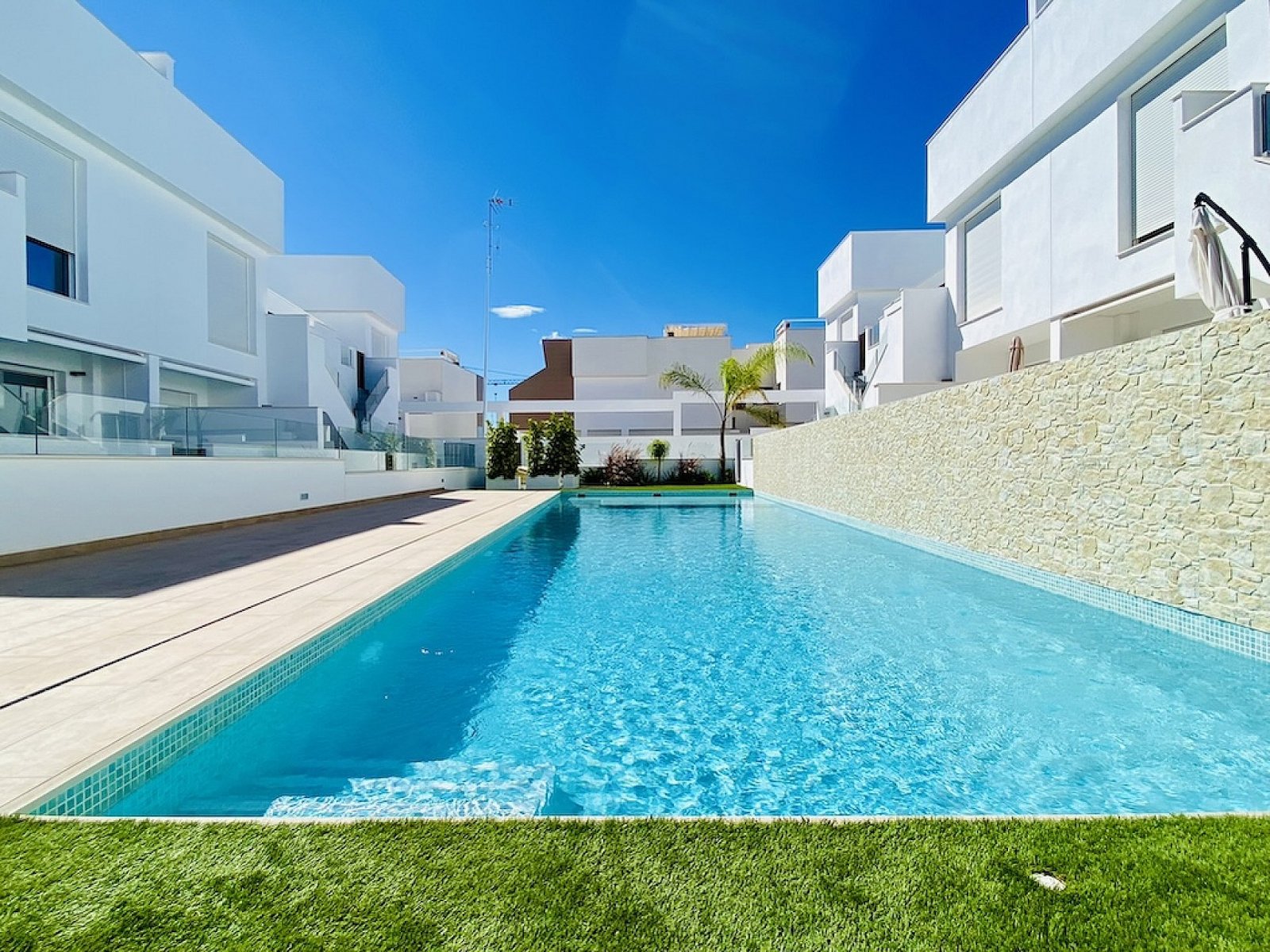 <p>Apartment with garden provided with 3 Bedrooms and 2 Bathrooms, communal swimming pool and parking space on own plot. </p><p>Small-scale complex...